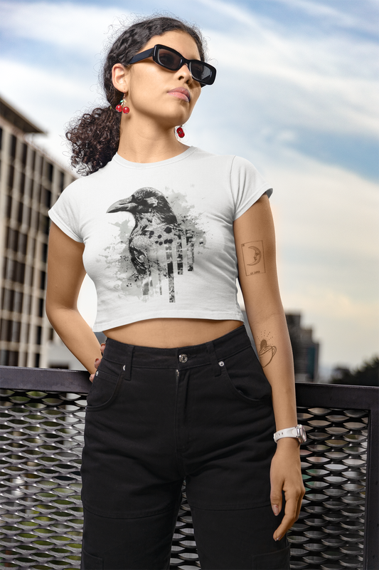 Modeez Crop Top – „Silent Flight“ | Premium Streetwear Damen